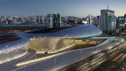 La Plaza cultural Dongdaemun más importante de Seúl img3