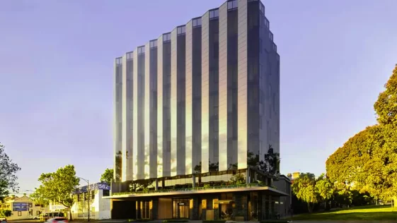 Transformación Edificios Fuentes de Energía Renovable 550 Spencer