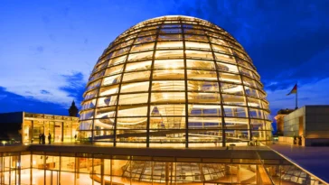 La cúpula futurística del Reichstag en Alemania