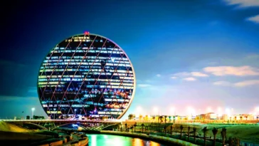 Conoce el Primer Rascacielos Circular del Mundo Aldar HQ
